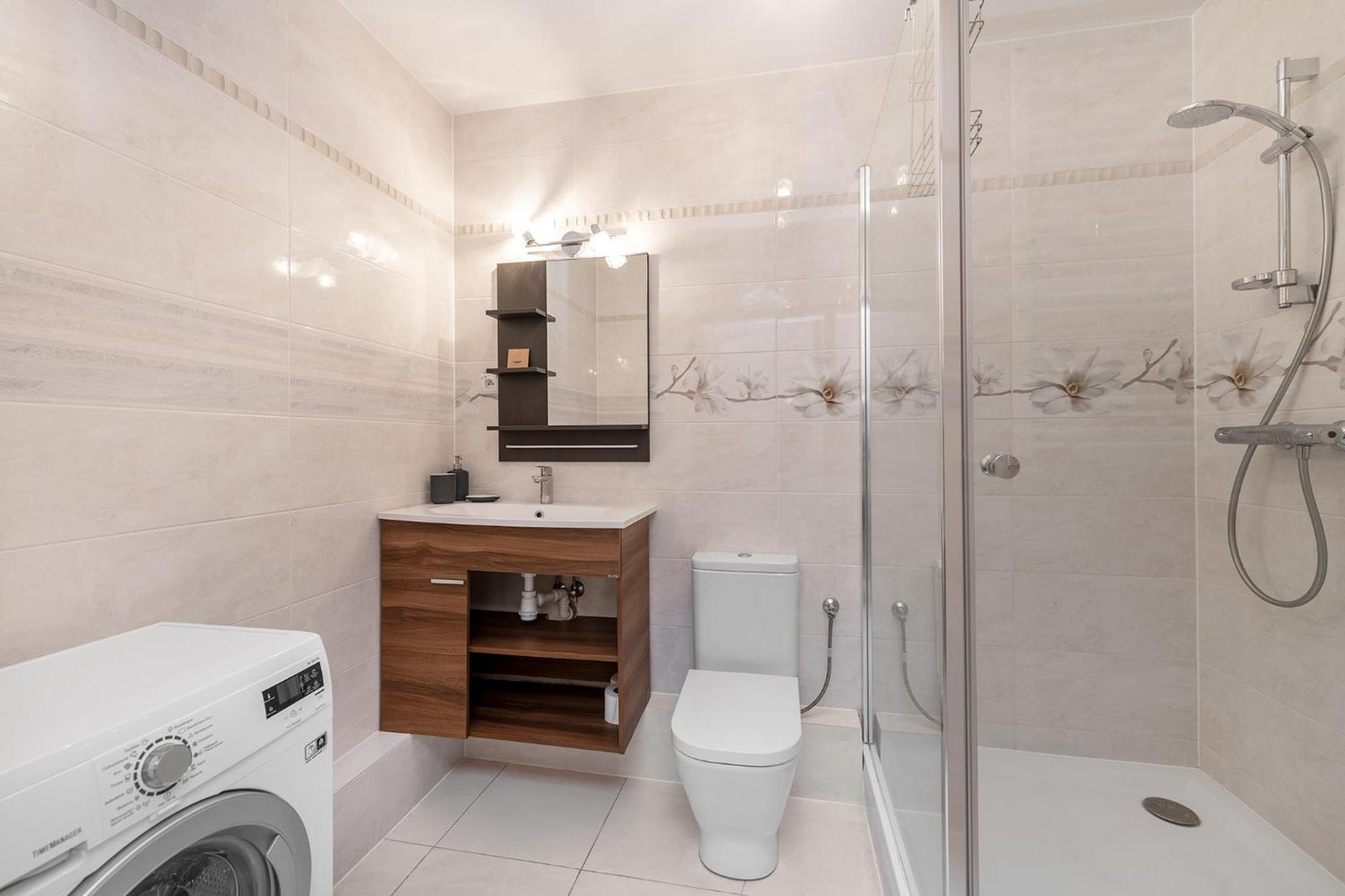 Cozy Corner: Apartment With Wifi And Private Balcony Wrocław Kültér fotó